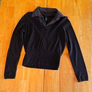 Sweater with button in Collar